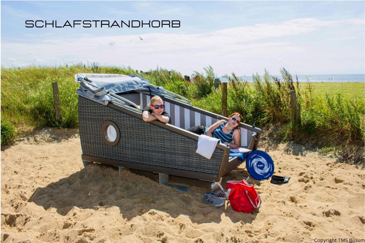 Grosszuegige Ferienwohnung Mit Terrasse Büsum Esterno foto